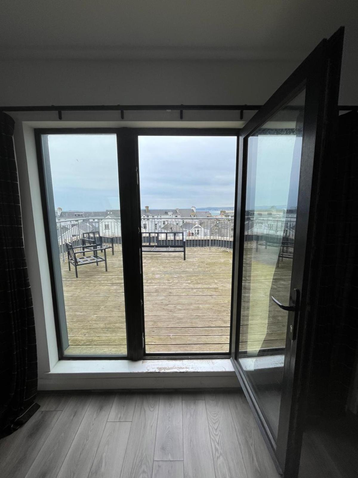 2 Ramore Ave Portrush Bilik gambar